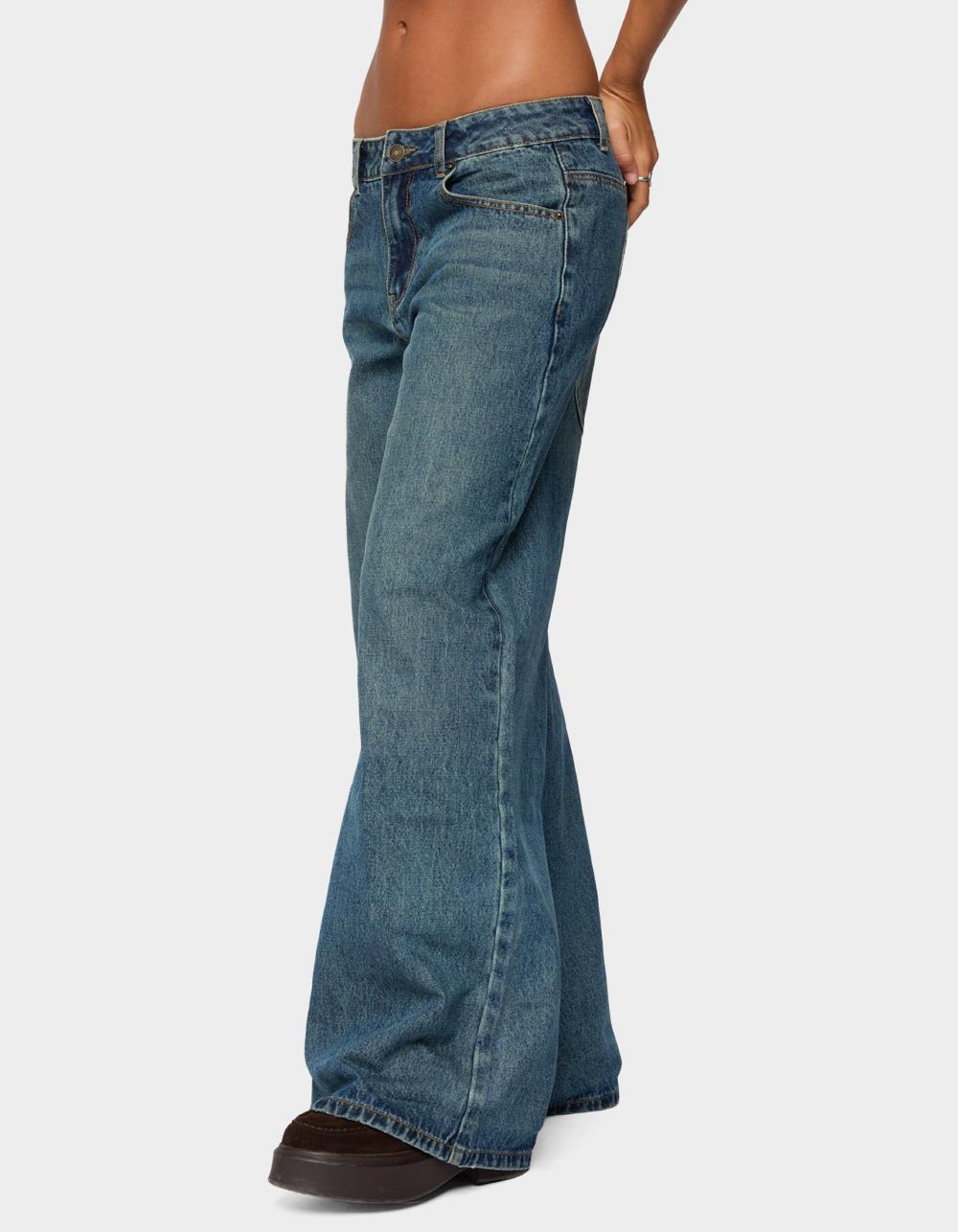 EDIKTED Heartly Low Rise Straight Leg Jeans - LIGHT BLUE