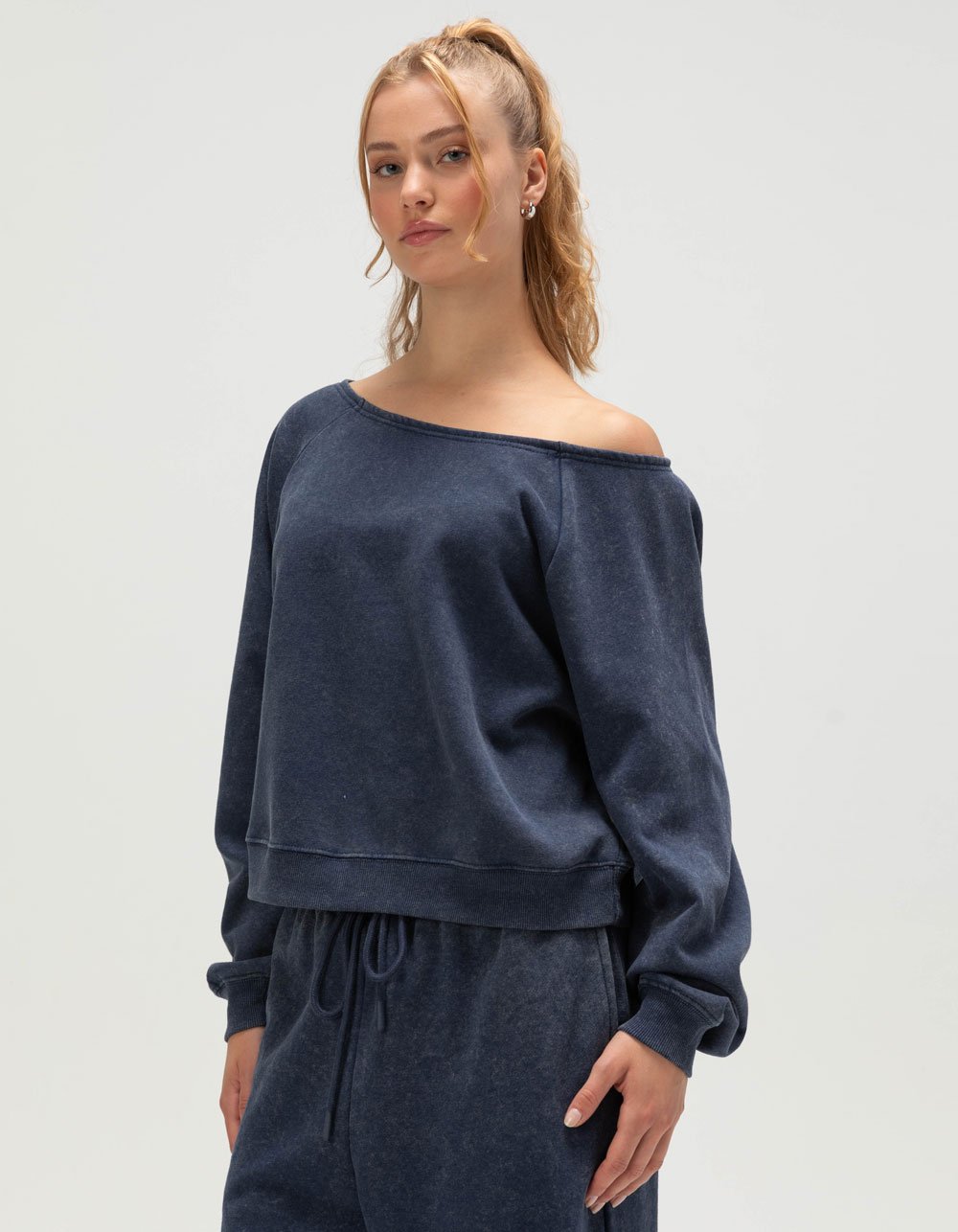 TILLYS Womens Off The Shoulder Sweatshirt - NAVY
