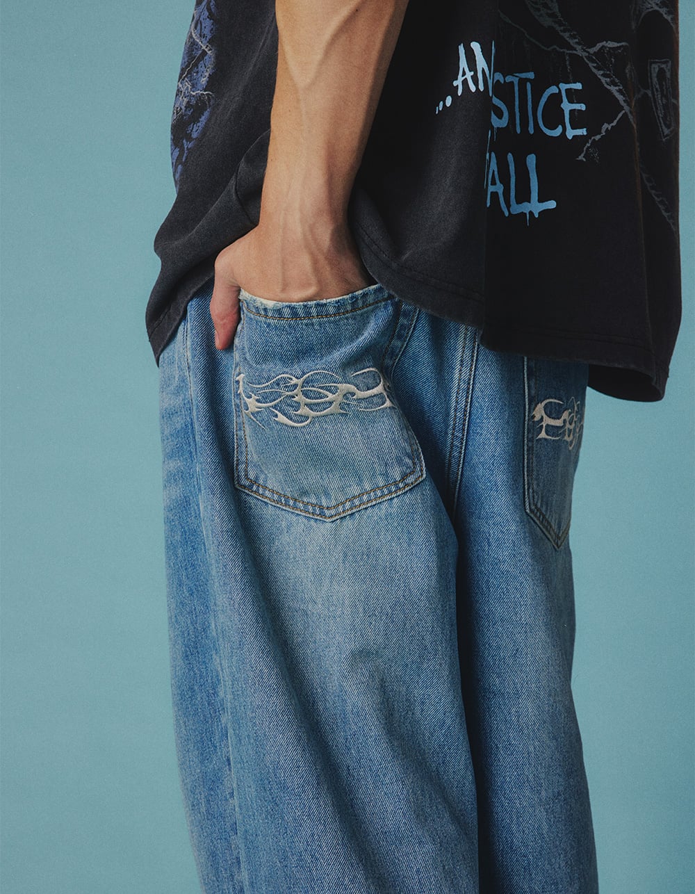 RSQ Mens Baggy Embroidered Jeans - MEDIUM WASH