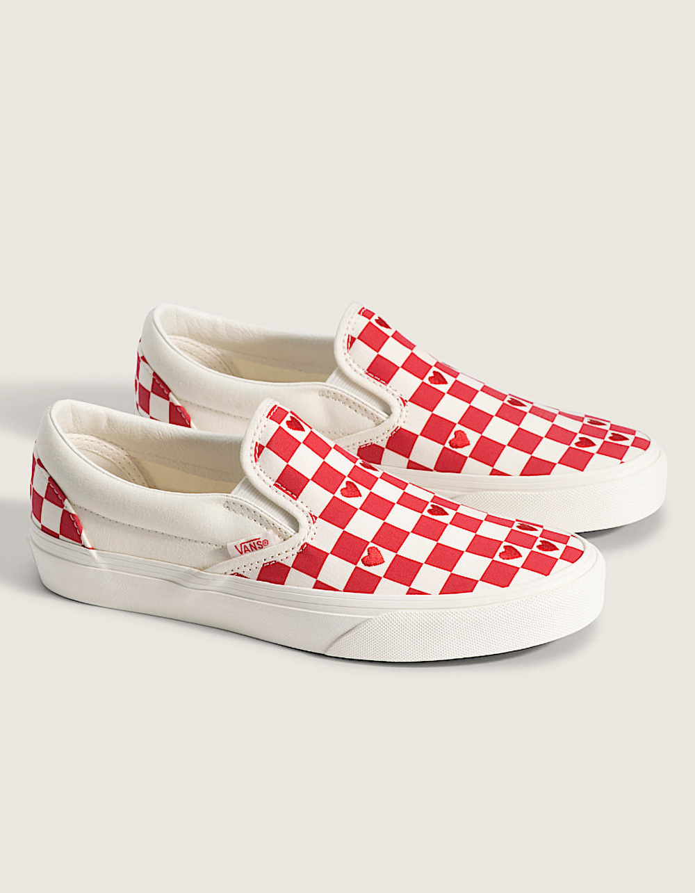 VANS Checkerboard Hearts Womens Classic Slip-On Shoes - RED/WHITE