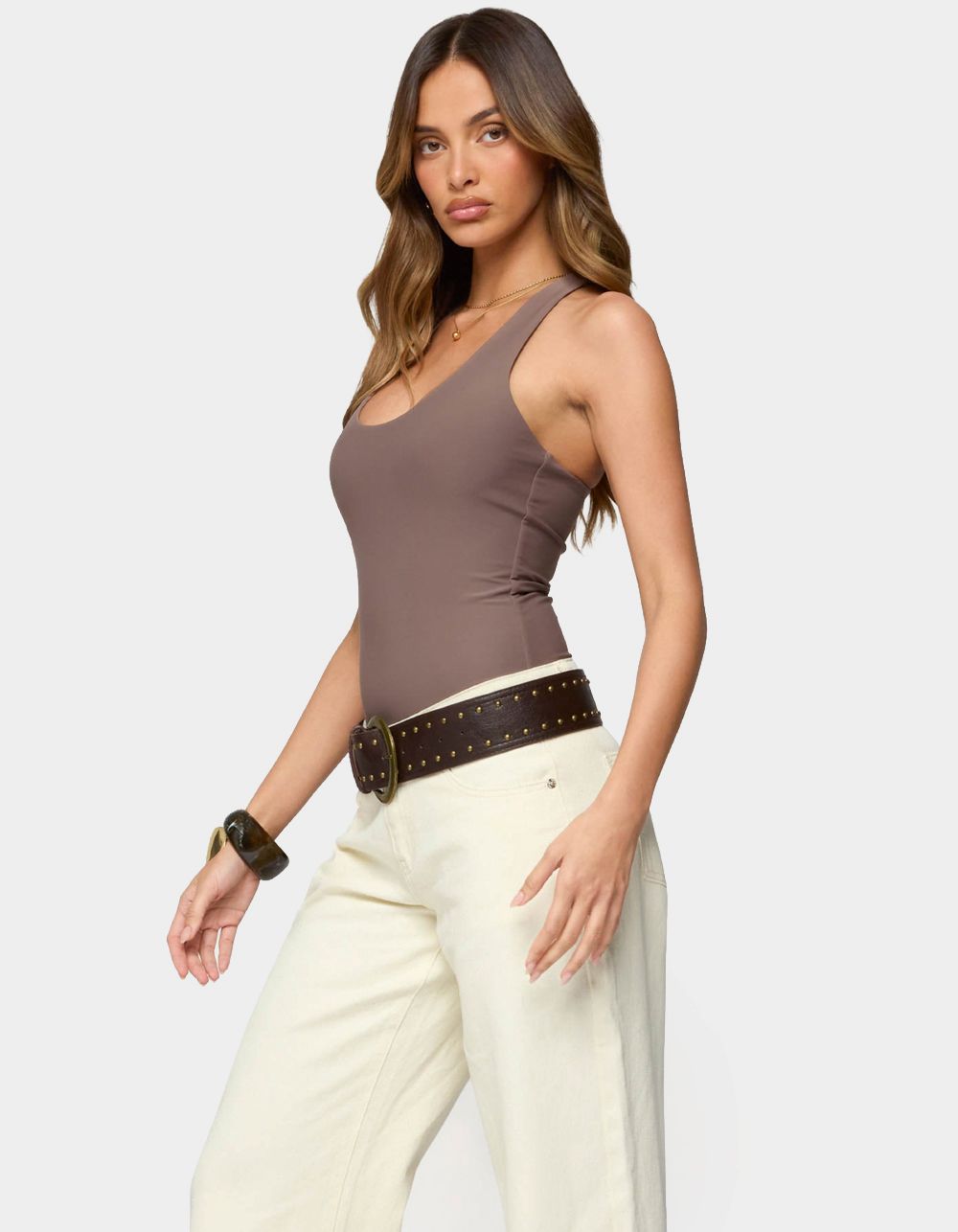 EDIKTED Svana Scoop Neck Bodysuit - BROWN