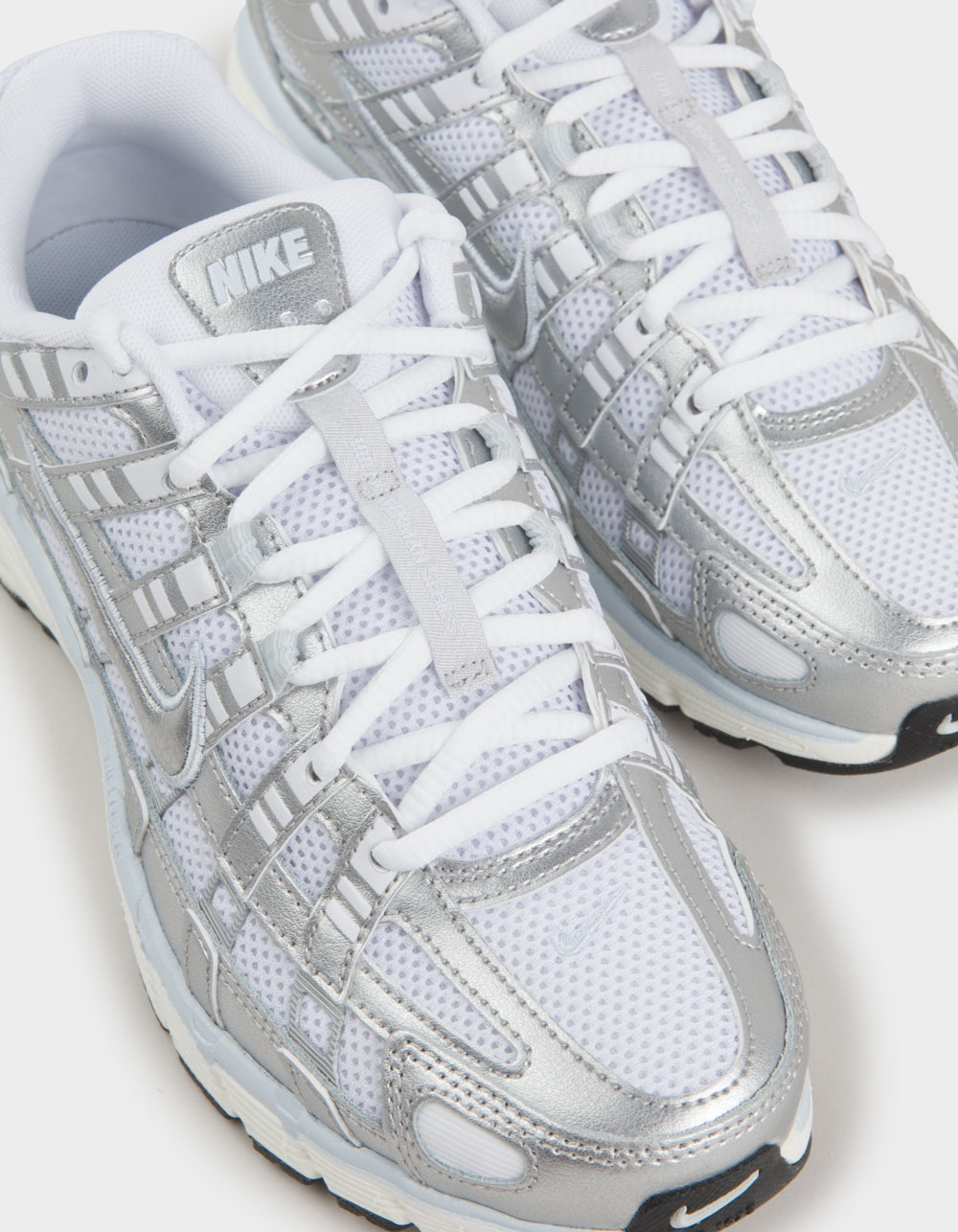 NIKE P-6000 Womens Shoes - WHT/SILVER