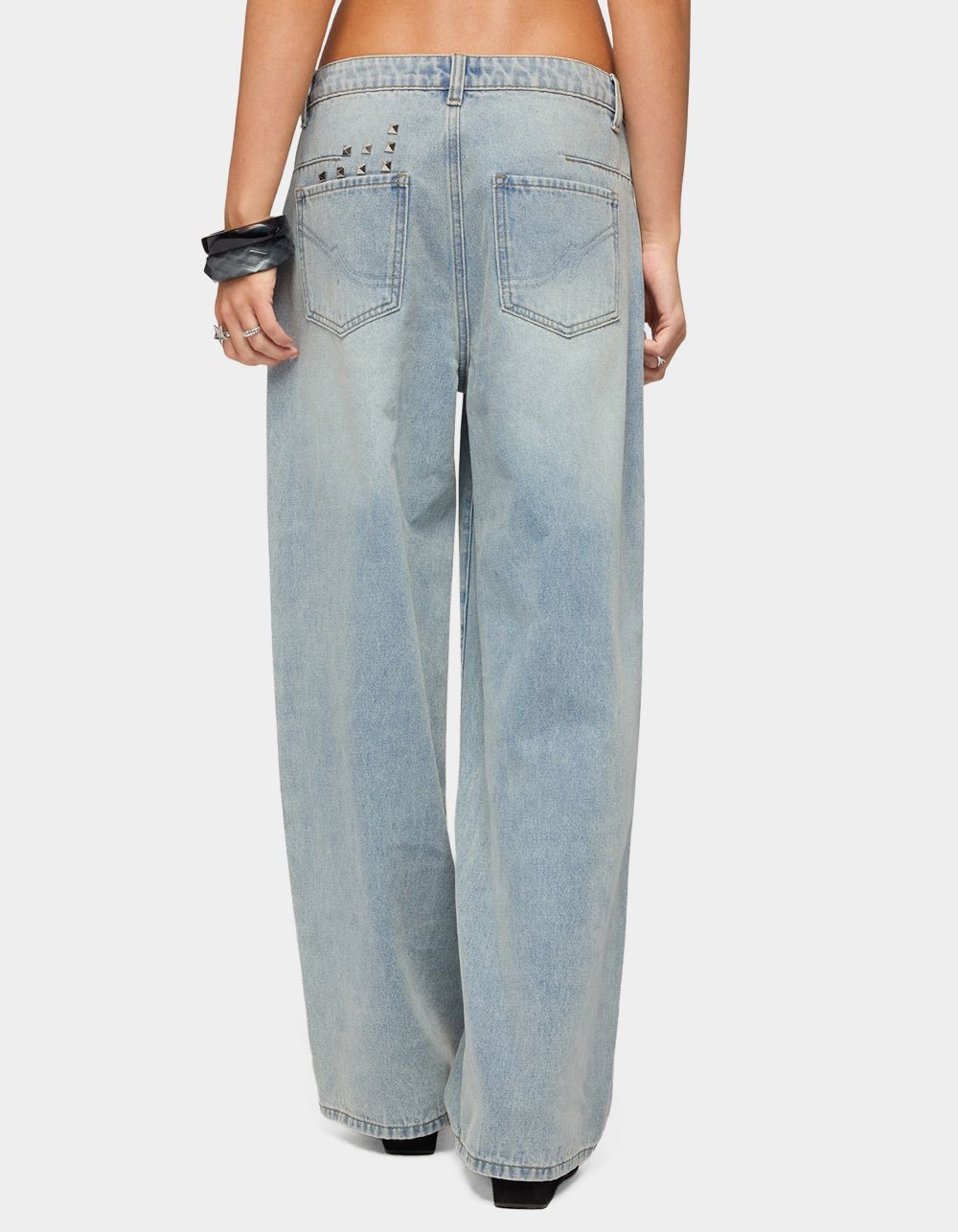 EDIKTED Oaklee Studded Low Rise Baggy Jeans - LIGHT BLUE