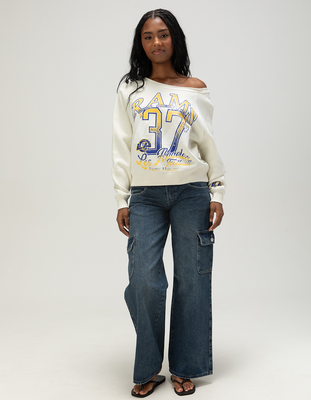 The WILD COLLECTIVE Los Angeles Rams Womens Off Shoulder Sweatshirt - CREAM