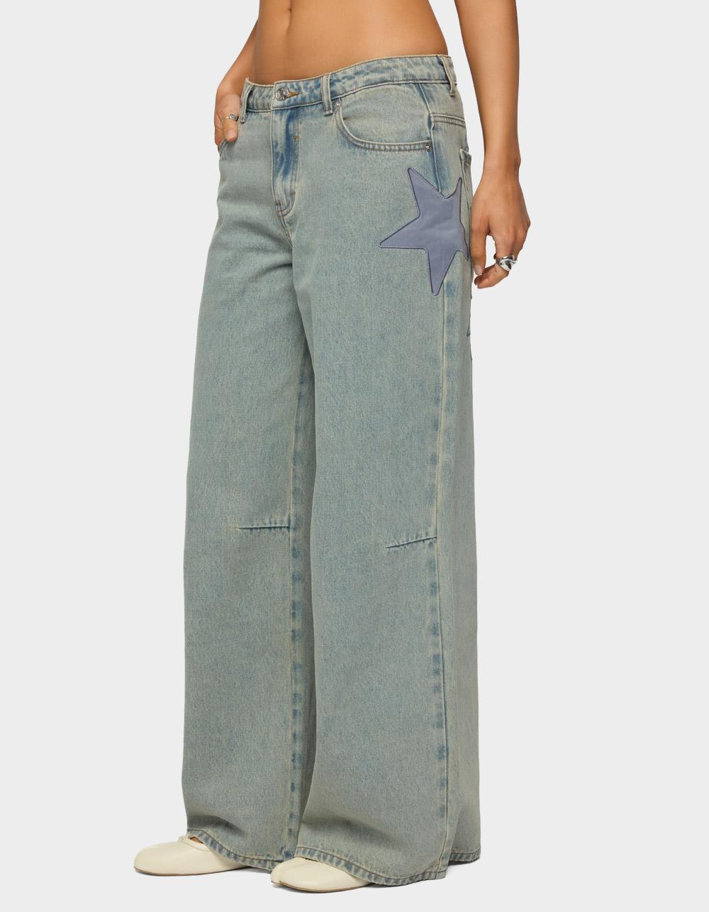 EDIKTED Trish Stars Low Rise Baggy Jeans - LIGHT BLUE