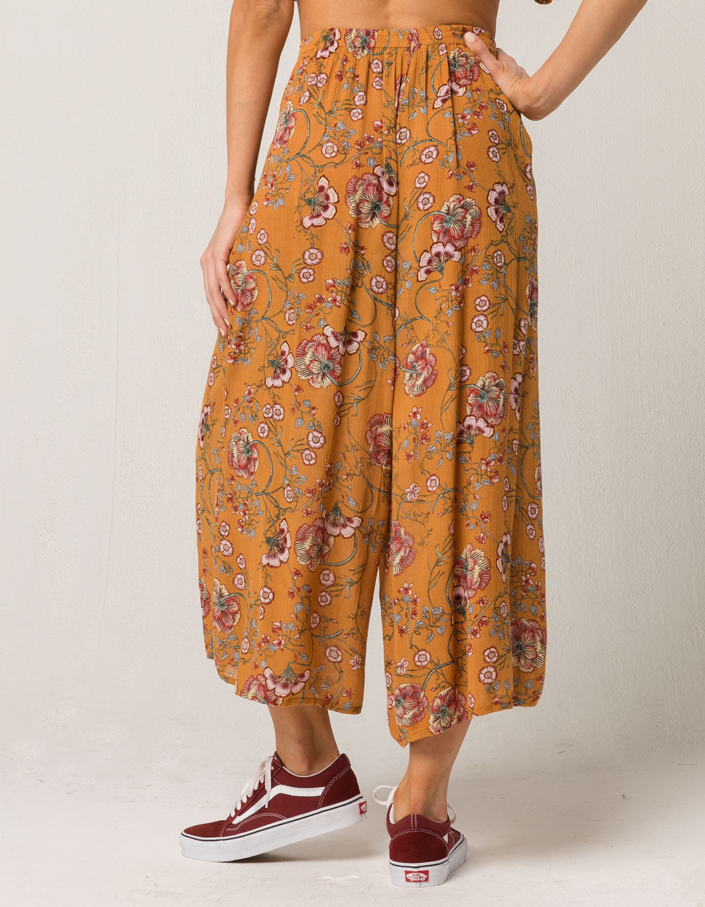 PATRONS OF PEACE Floral Womens Crop Pants image number 2