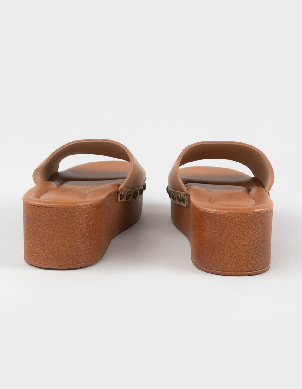 BAMBOO Rez Womens Studded Flatform Slides - TAN