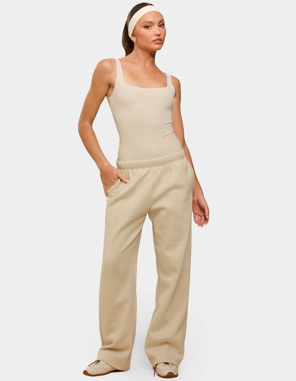 EDIKTED Liona Square Neck Bodysuit