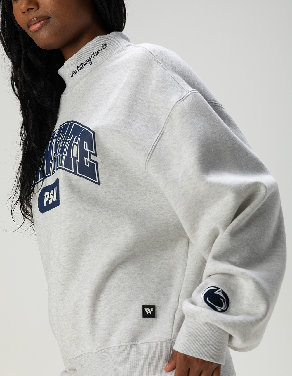 THE WILD COLLECTIVE Penn State Womens Mock Neck Sweatshirt - HEATHER GRAY