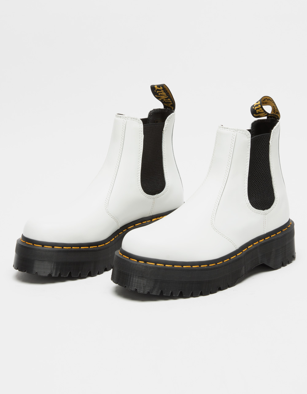 grad rim sort DR. MARTENS 2976 Quad Platform Womens White Chelsea Boots - WHITE | Tillys