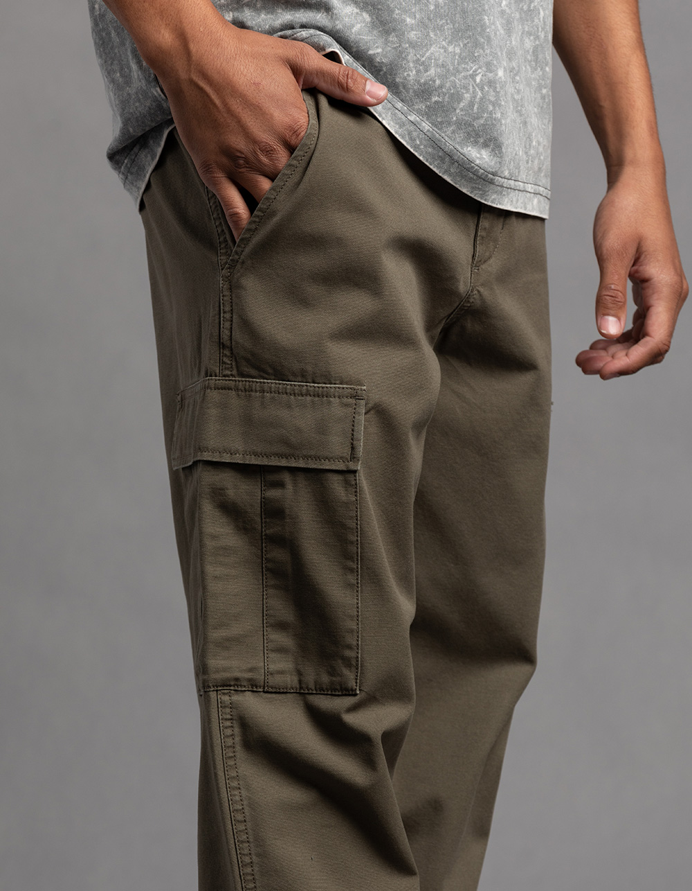 Shop Levi's Silvertab Loose Cargo Pants (i love moving) online | skatedeluxe
