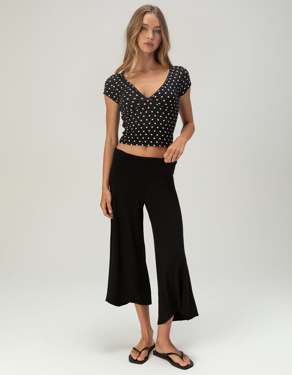 TILLYS Womens Surplice Tee - BLACK COMBO