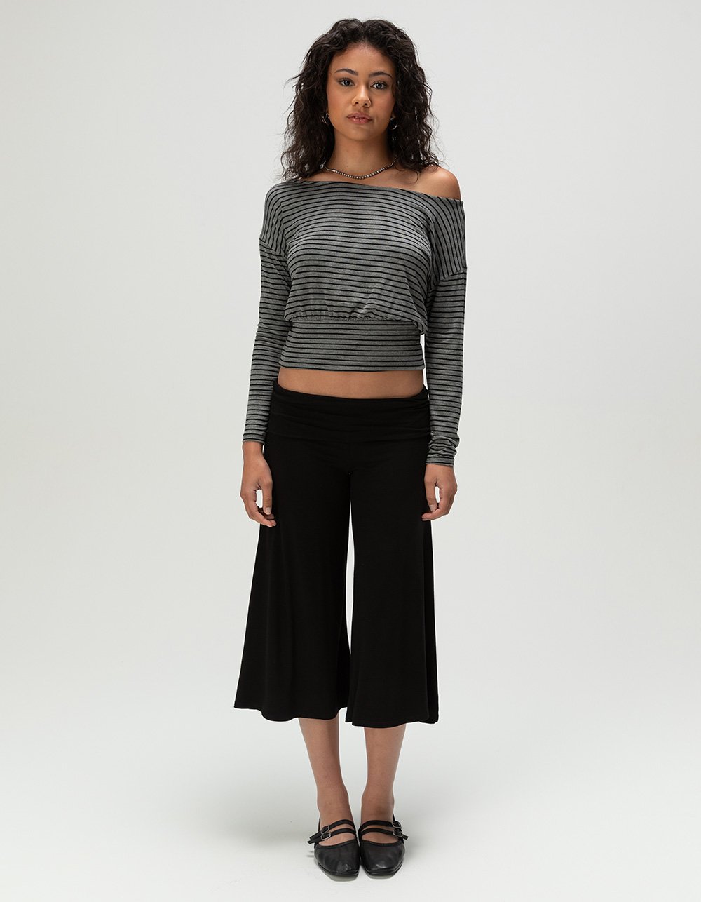 FULL TILT Womens Low Rise Gaucho Pants - BLACK