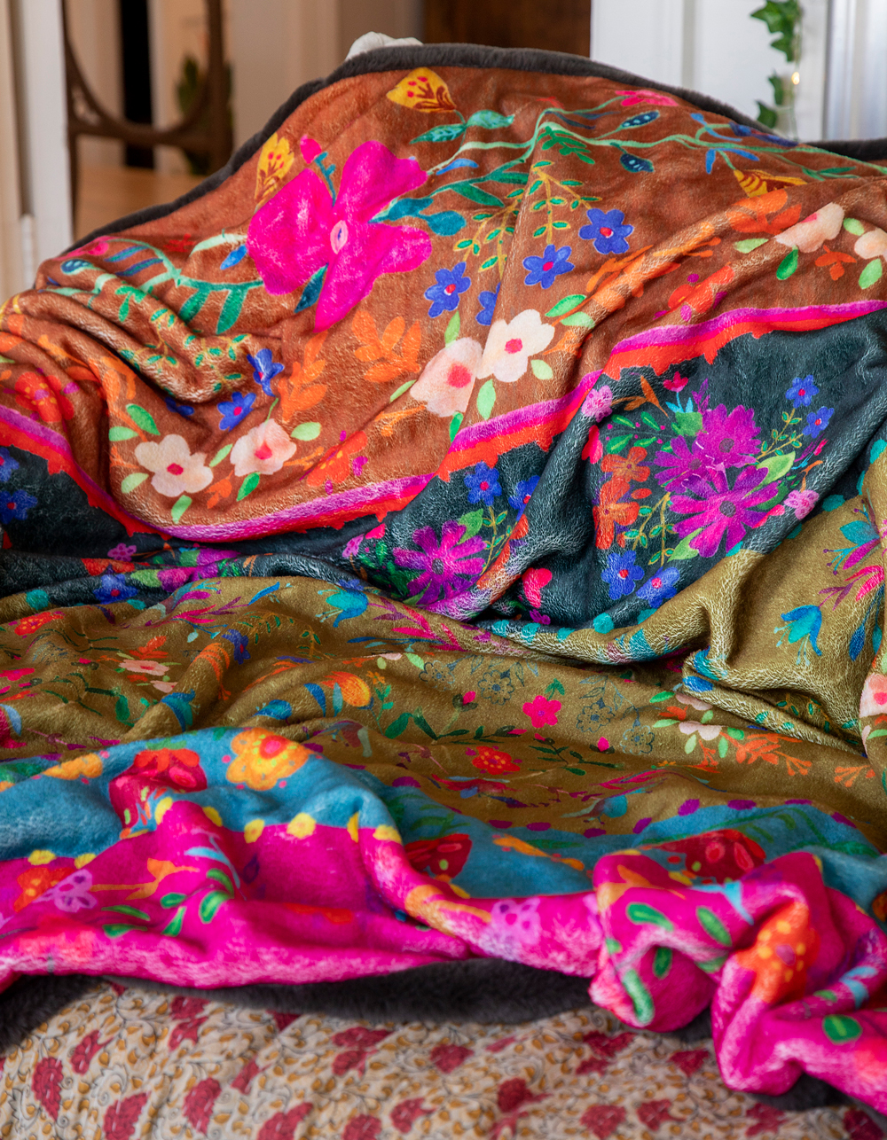 NATURAL LIFE Faux Fur Jewel Border Blanket MULTI Tillys