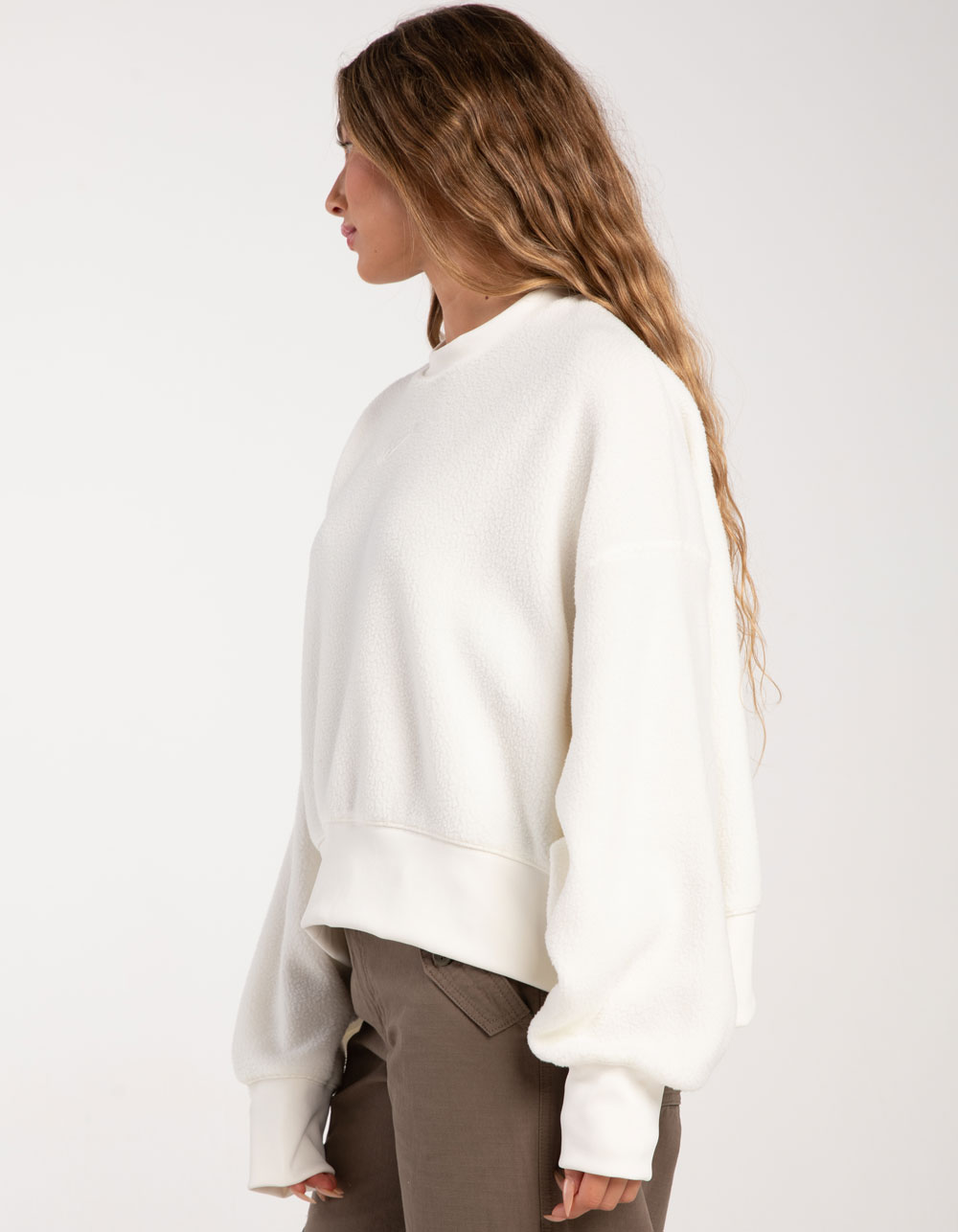 NIKE Sportswear Plush Womens Crop Crewneck Sweatshirt - OFF WHITE | Tillys