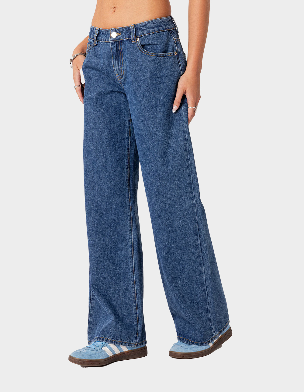 EDIKTED Raelynn Washed Low Rise Jeans - LIGHT BLUE