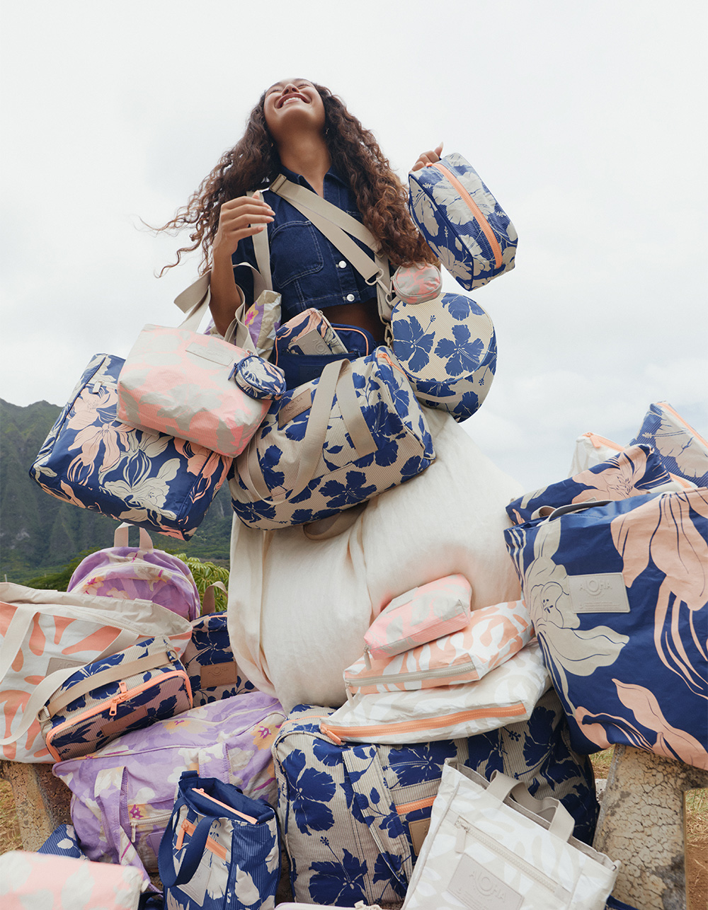 ALOHA COLLECTION Salina Tiny Stripe Day Tripper Tote Bag - NAVY COMBO