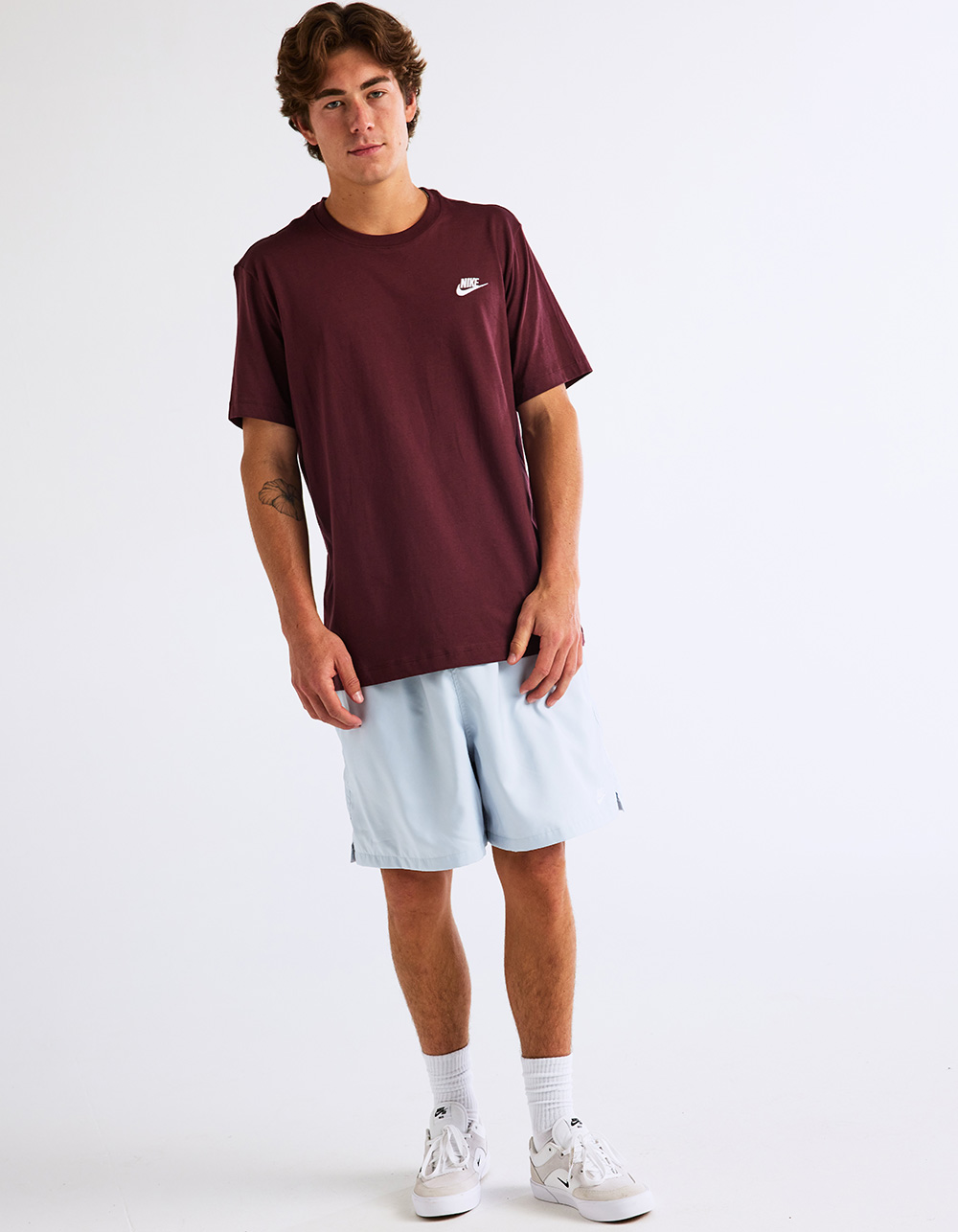 NIKE Sportwear Club Mens Tee - BURGUNDY