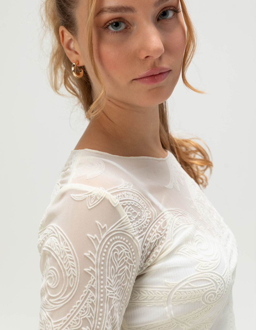 WEST OF MELROSE Womens Flocked Paisley Long Sleeve Top - CREAM