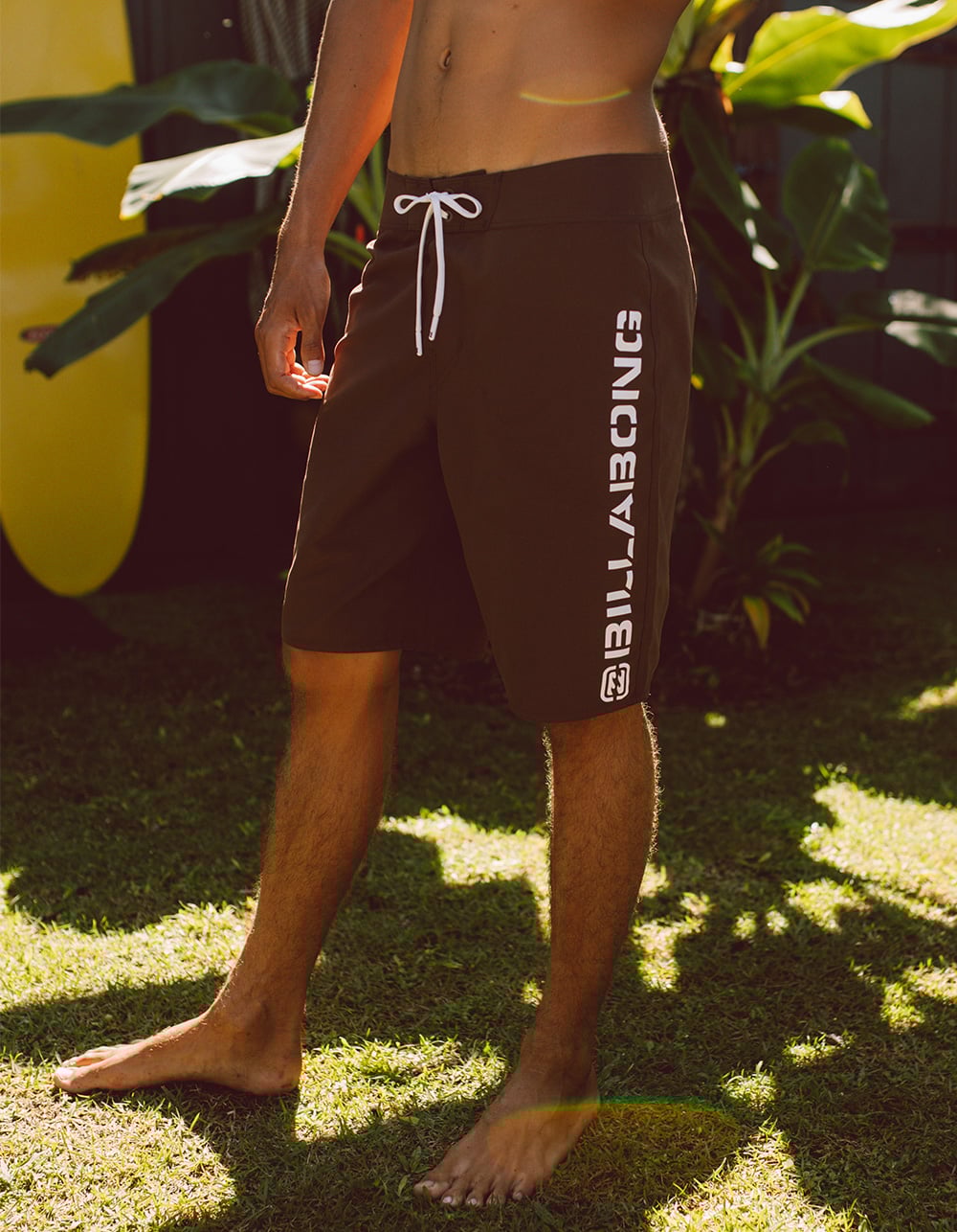 BILLABONG Throwback Mens 21" Boardshorts - MOCHA
