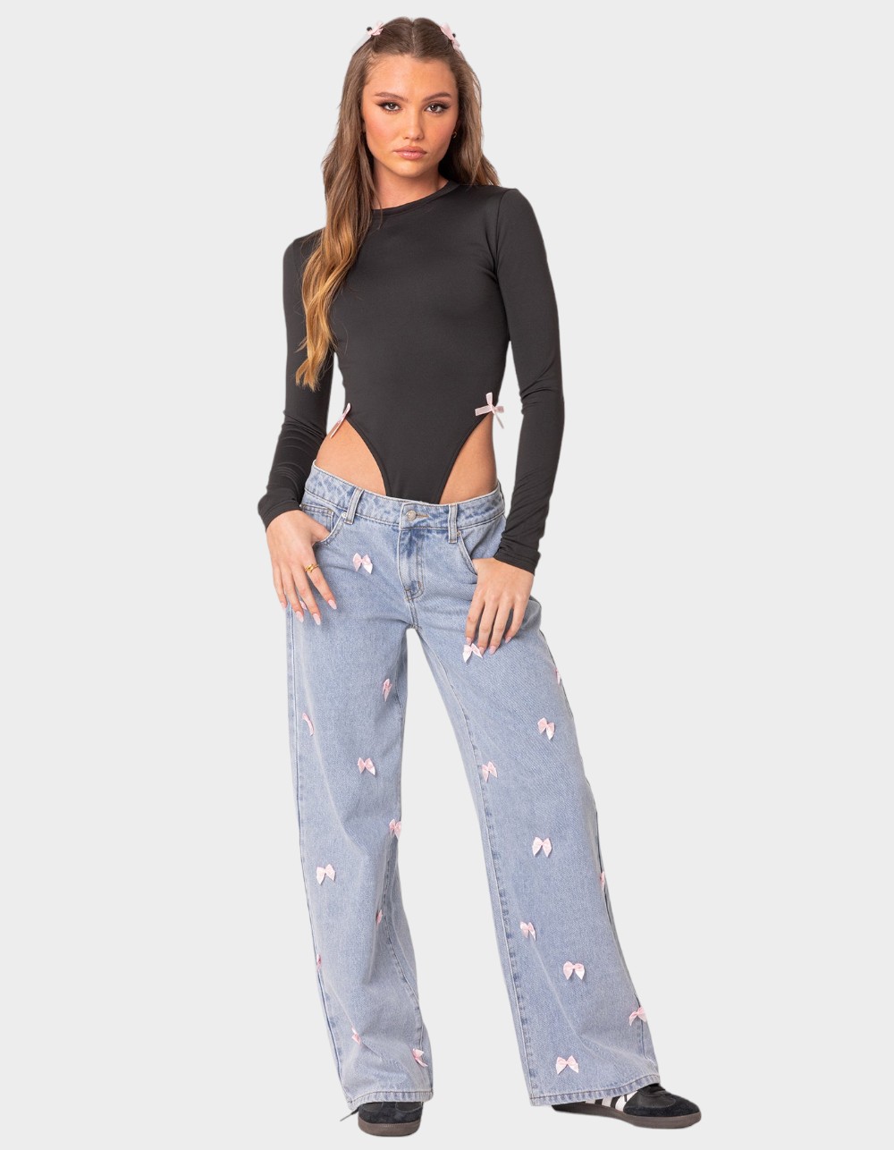EDIKTED Lucille Low Rise Satin Bow Jeans - LIGHT BLUE