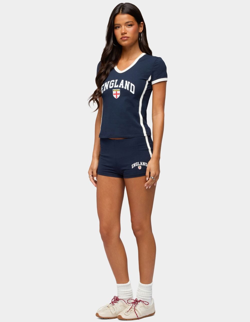EDIKTED England Girl V-Neck Tee - NAVY