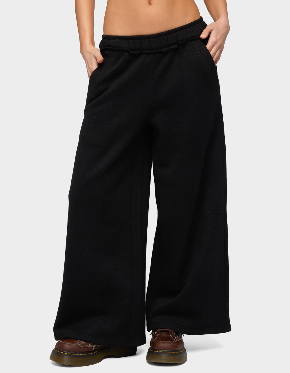 EDIKTED Petite Kori Oversized Sweatpants - BLACK