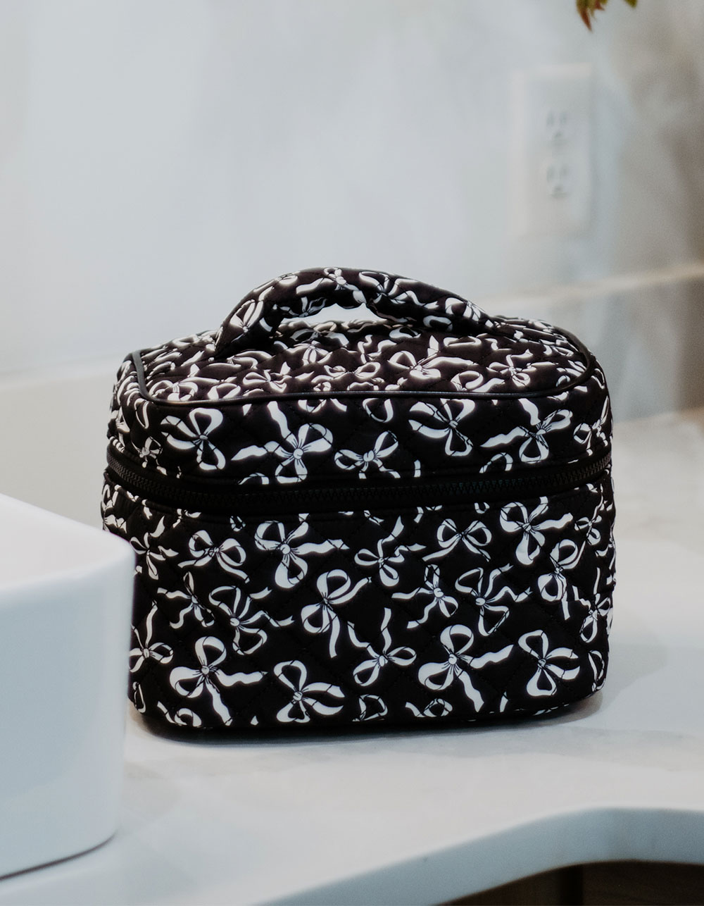 KATYDID Black & White Coquette Bows All Over Make Up Bag - BLK/WHT