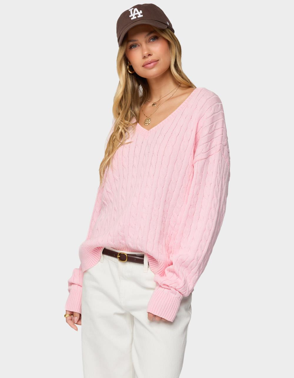 EDIKTED Polly V-Neck Cable Knit Sweater - LIGHT PINK