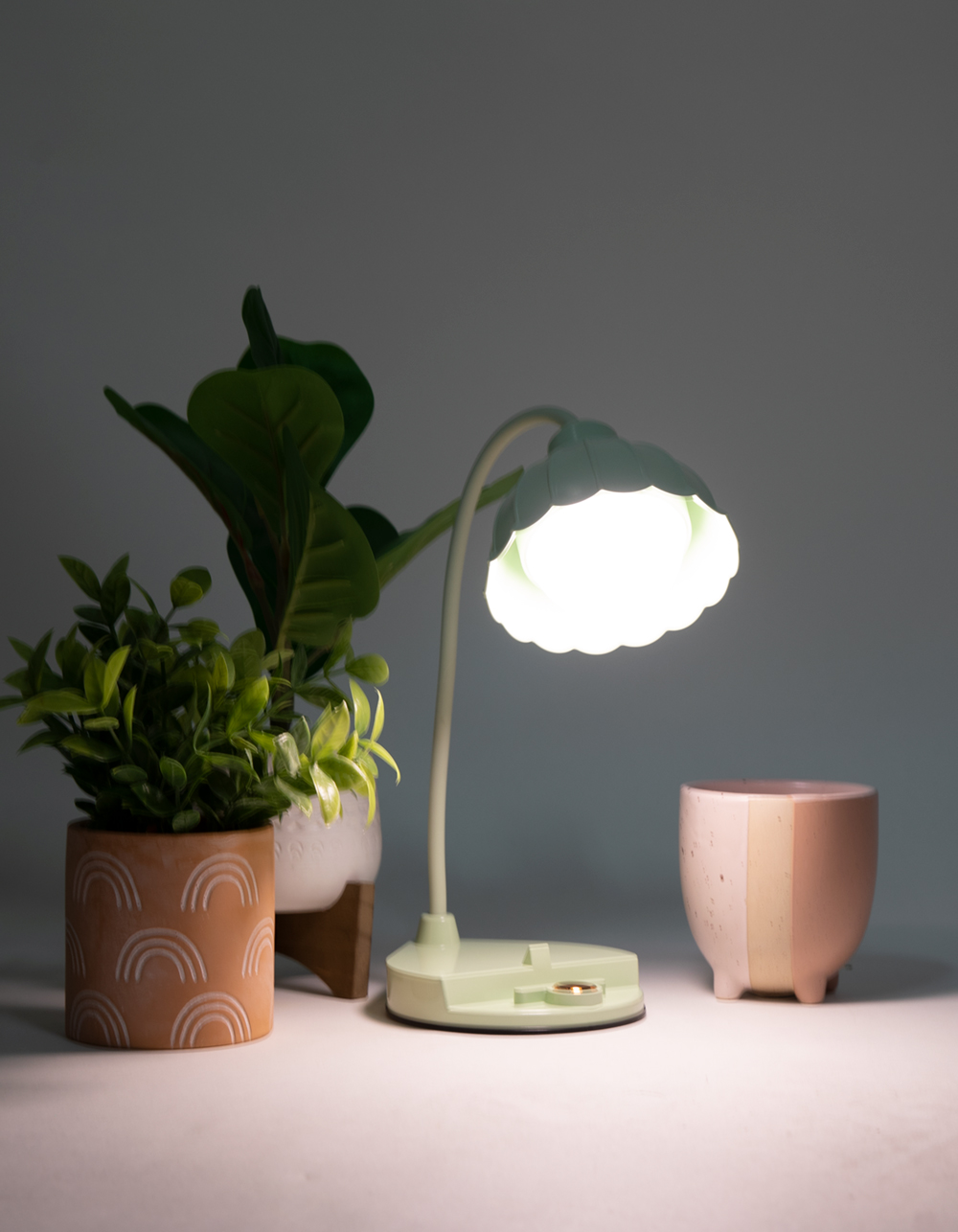Flower Desk Lamp SAGE Tillys