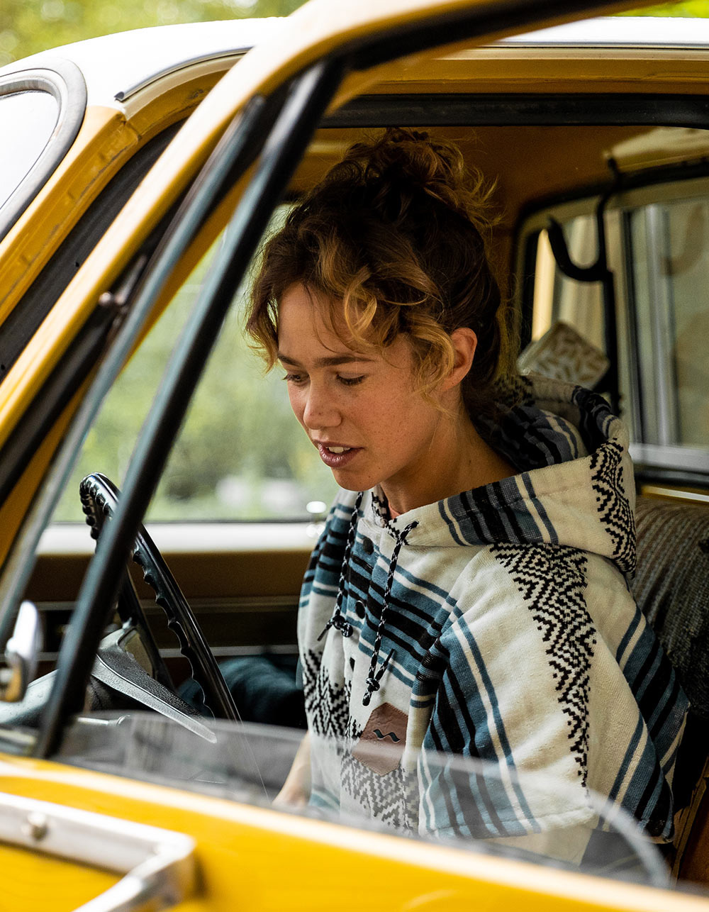 SLOWTIDE Oso Extra-Warm Poncho - BLUE COMBO