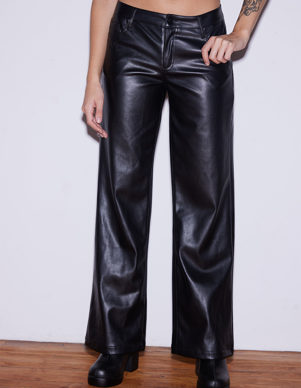 WEST OF MELROSE Faux Leather Low Rise Wide Leg Womens Pants - BLACK