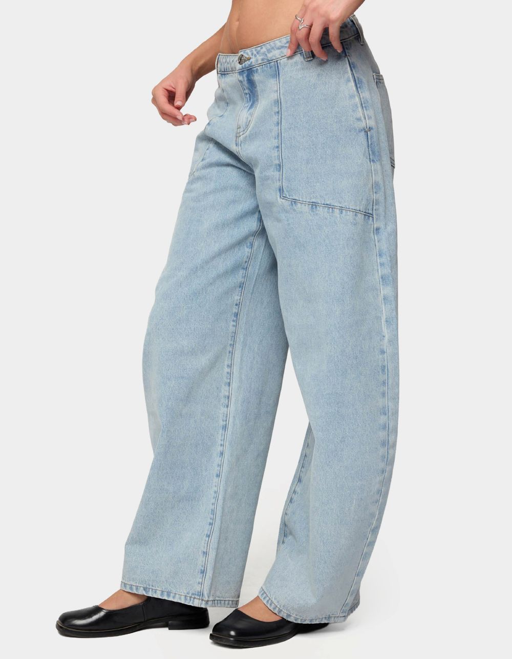 EDIKTED Jolie Low Rise Barrel Jeans - LIGHT BLUE