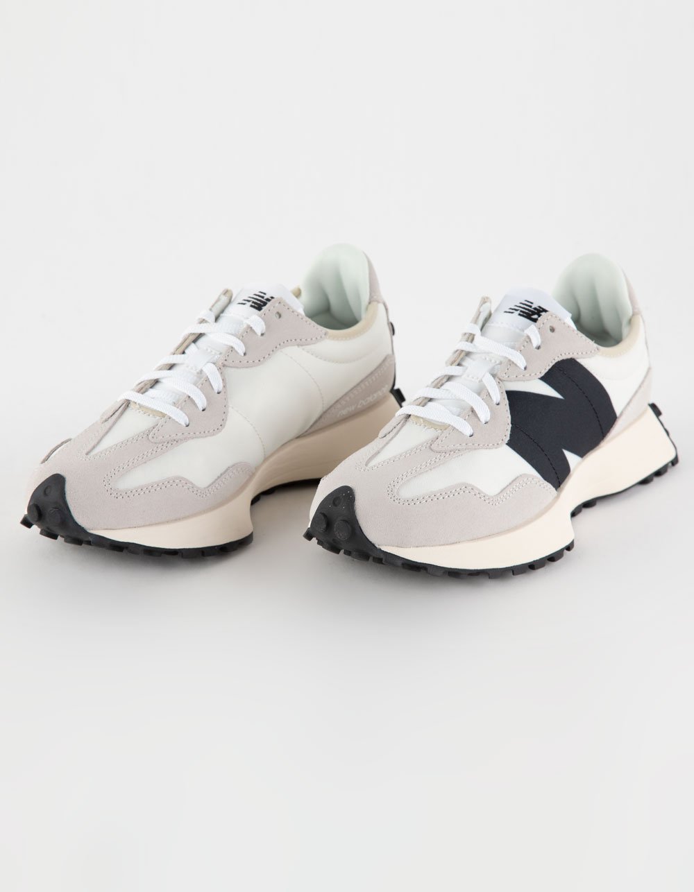 NEW BALANCE 327 Womens Shoes - WHT/BLK