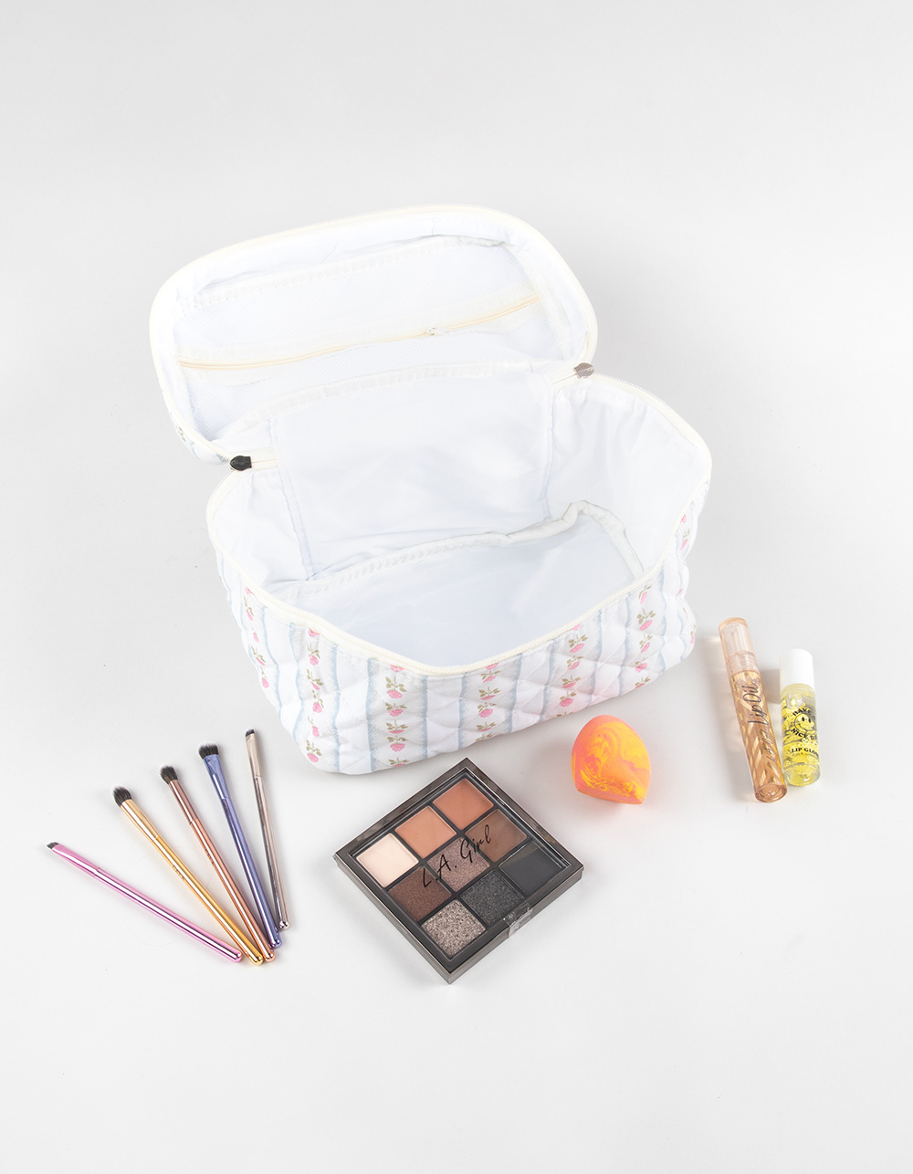 TILLYS Quilted Stripe Cosmetic Bag - WHITE COMBO