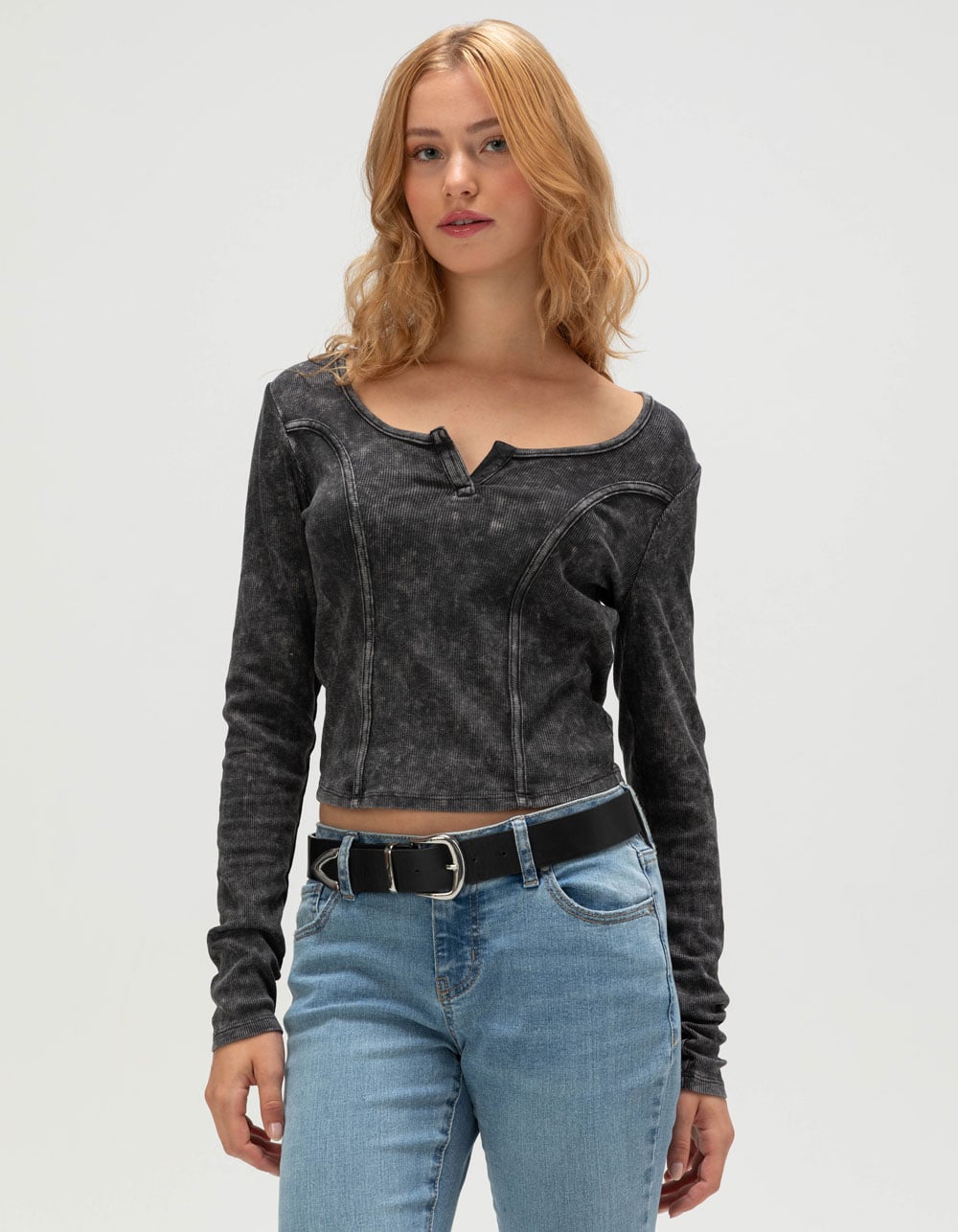 RSQ Womens WASHED Notch Long Sleeve Top - BLACK