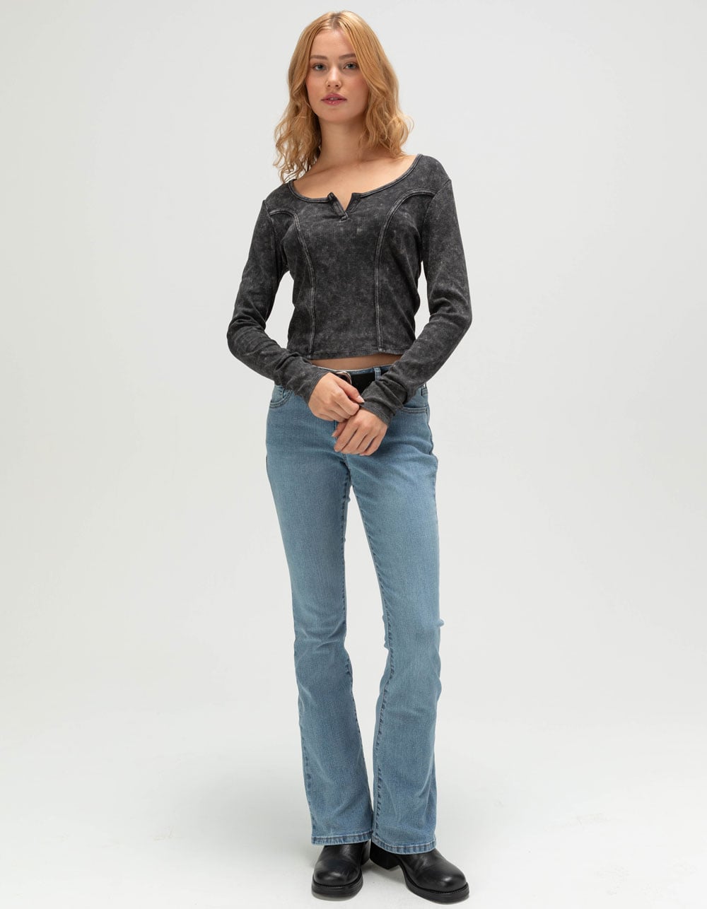 RSQ Womens WASHED Notch Long Sleeve Top - BLACK