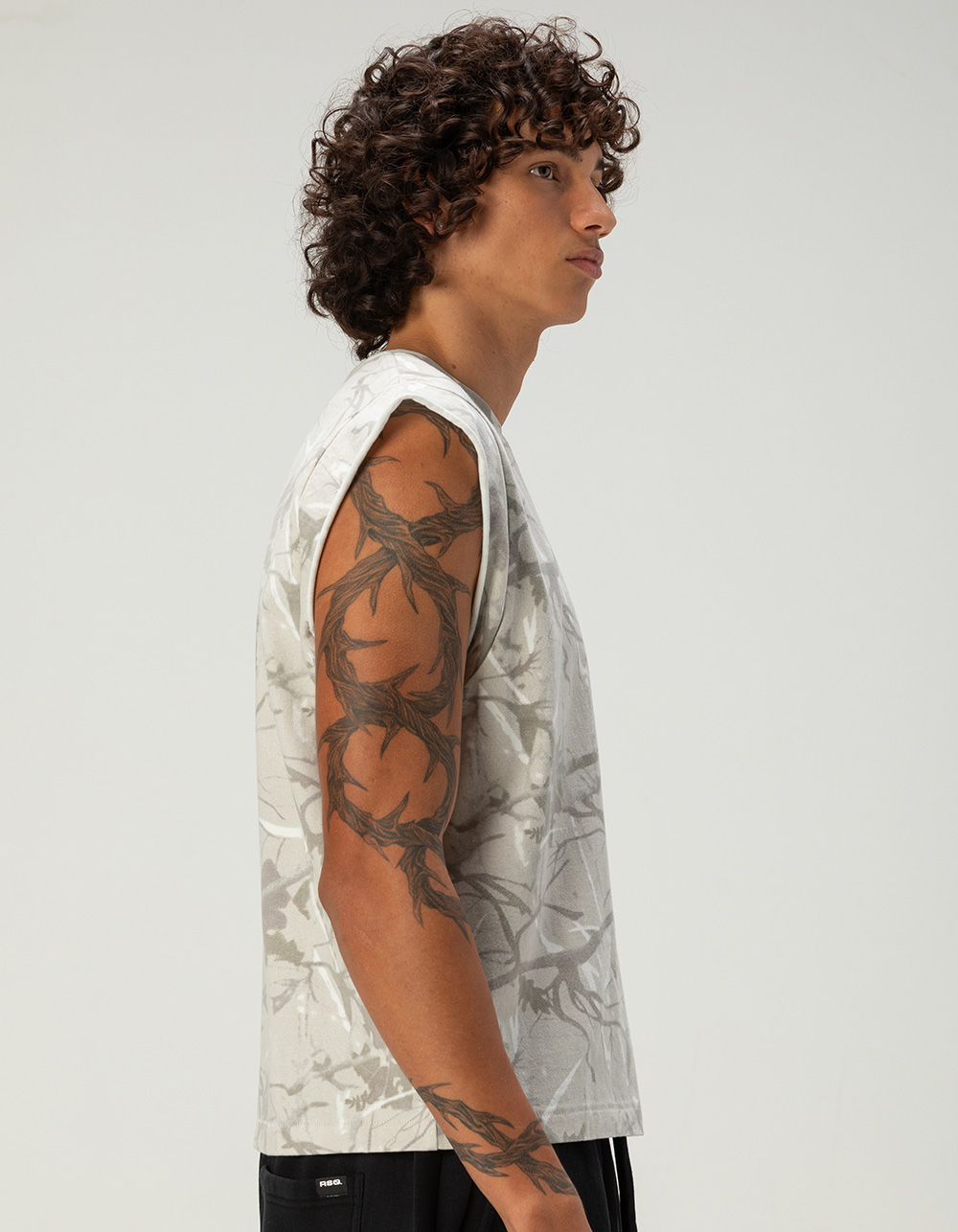 RSQ Mens Washed Crop Muscle Tee - LIGHT CAMO