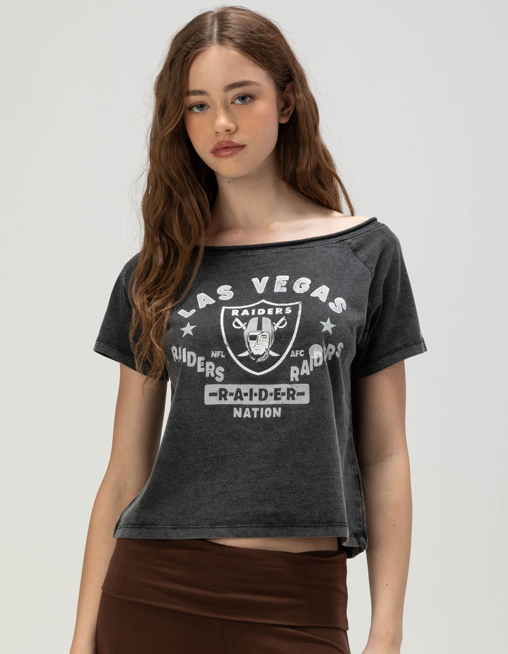 The WILD COLLECTIVE Las Vegas Raiders Womens Off Shoulder Tee - BLACK