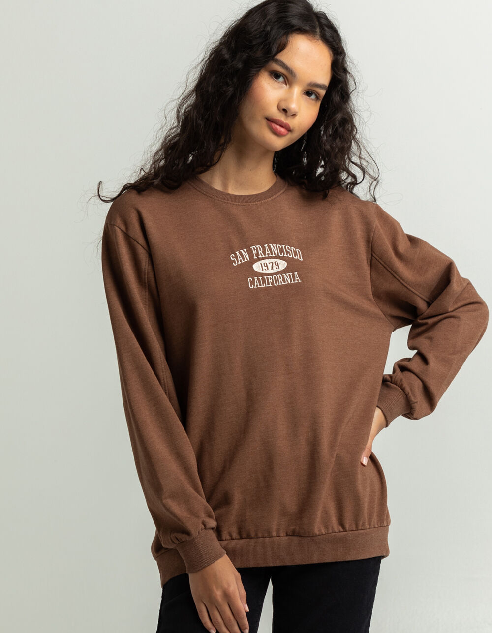 FULL TILT San Francisco Womens Embroidered Crew Sweatshirt
