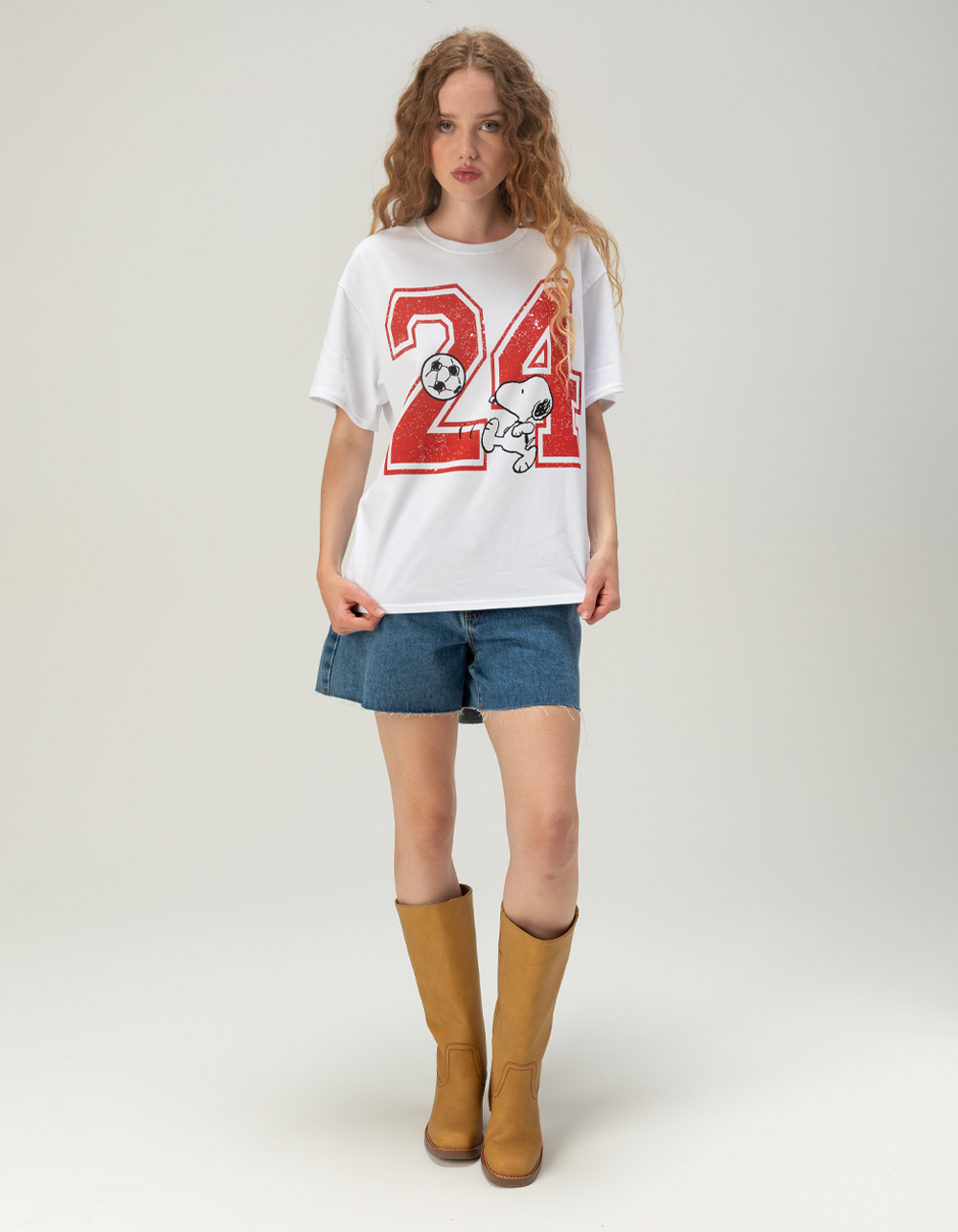 PEANUTS Snoopy Soccer Womens Boyfriend Tee - WHITE