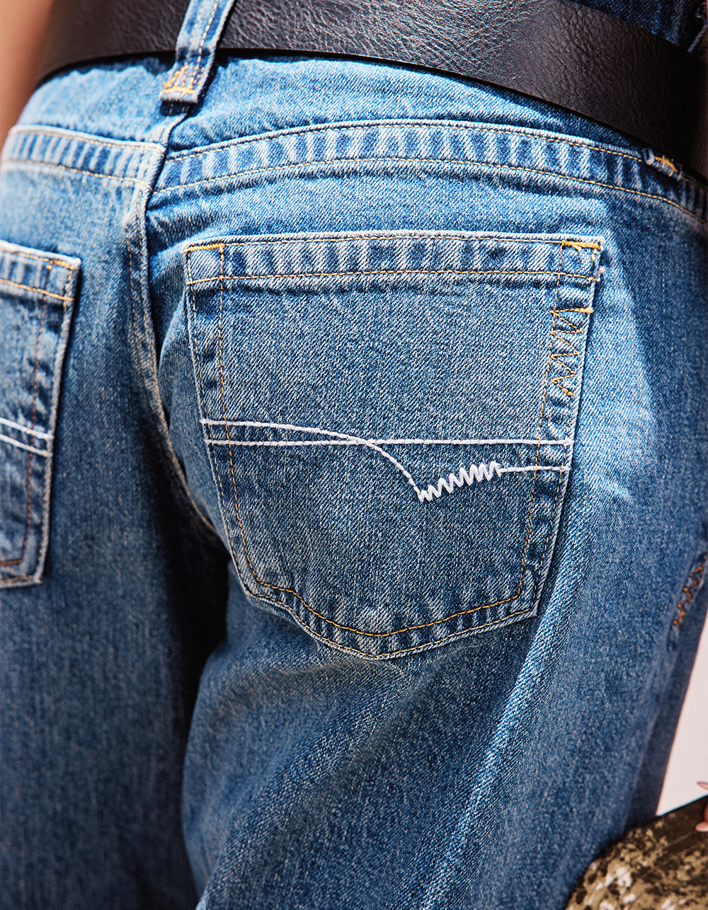 BDG Urban Outfitters Kayla Womens Low Rise Slouchy Jeans - VINTAGE MED