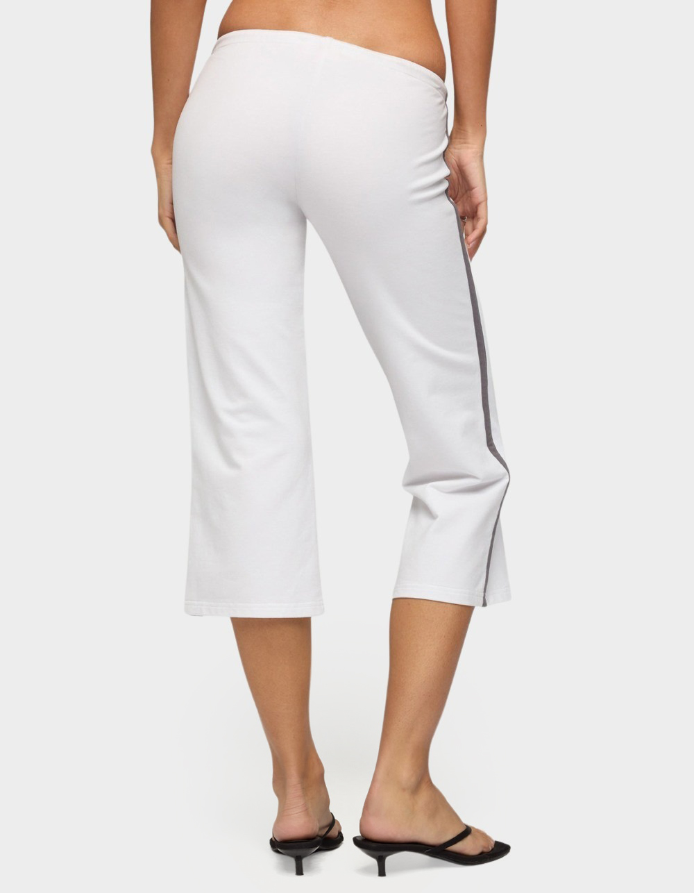 EDIKTED Milene Contrast Terry Capri Pants - WHITE