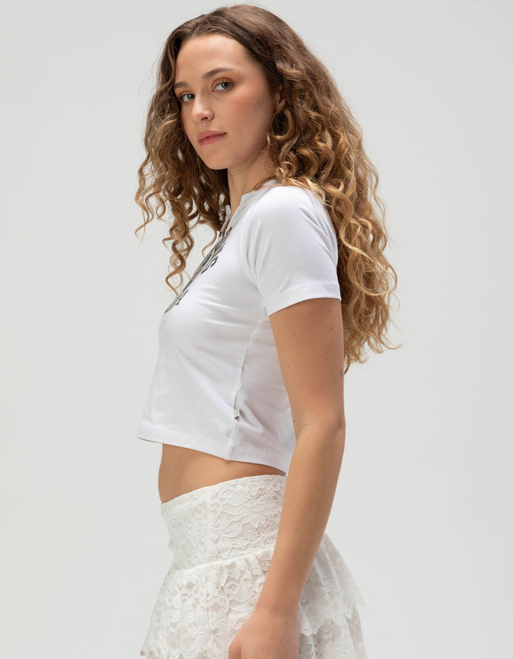 GUESS JEANS Notch Neck Womens Baby Tee - WHITE
