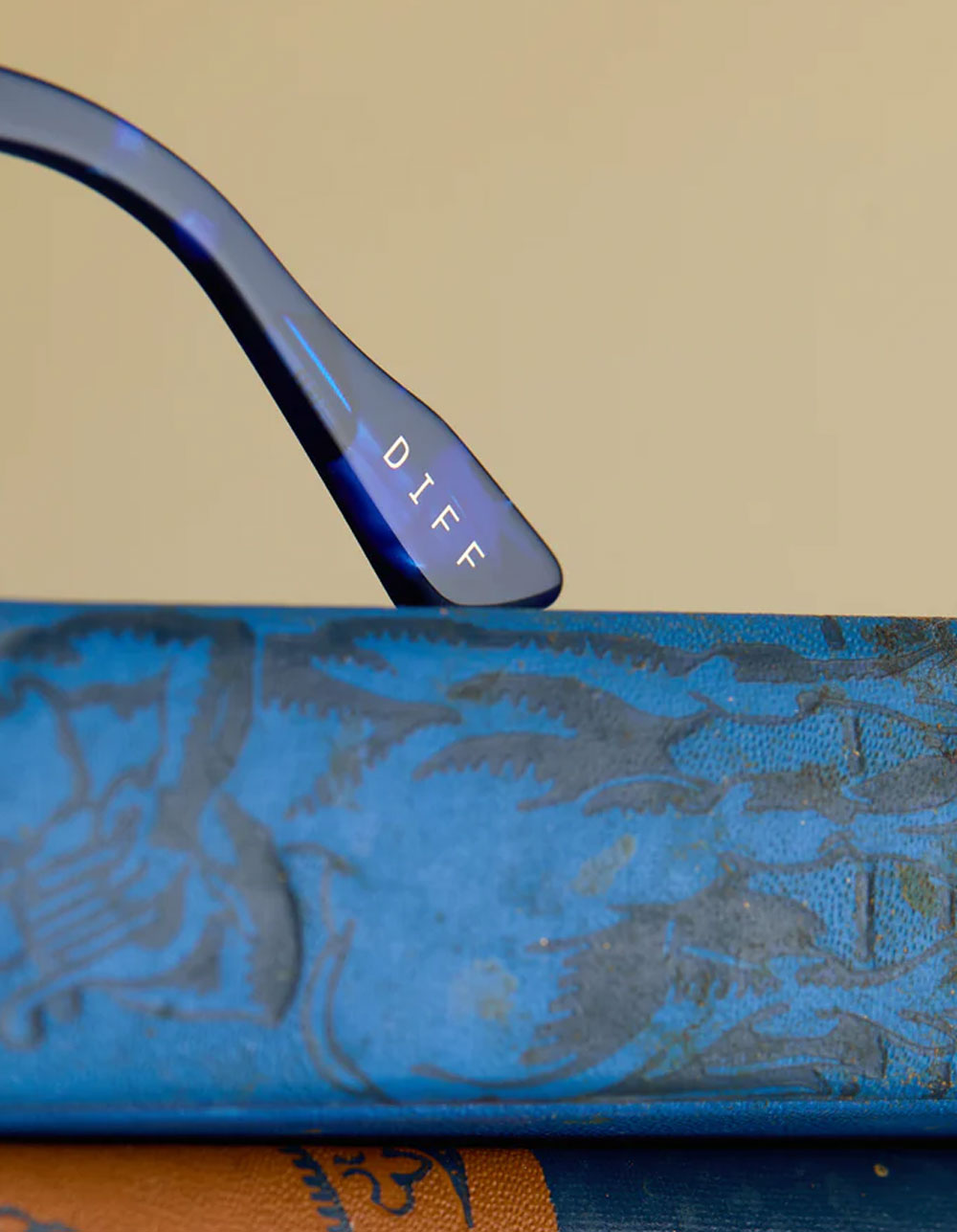 DIFF EYEWEAR x Wicked Prince Fiyero Sunglasses - BLUE