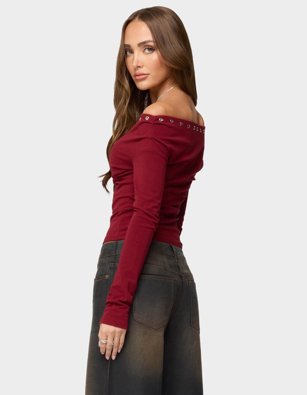 EDIKTED Rebekka Grommet Off Shoulder Top - DK RED