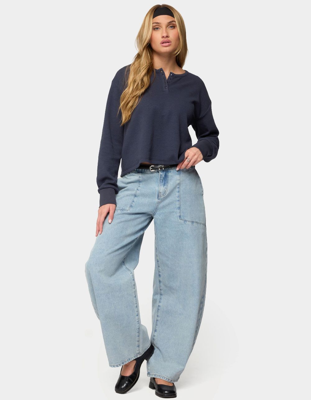 EDIKTED Jolie Low Rise Barrel Jeans - LIGHT BLUE