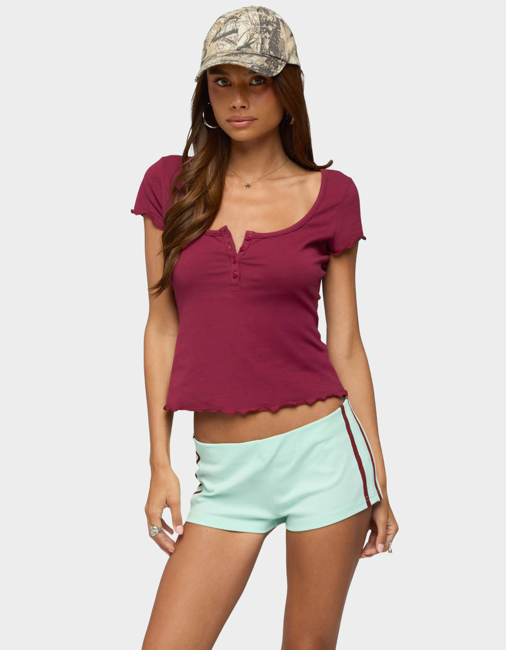 EDIKTED Lilibeth Henley Tee - DK RED