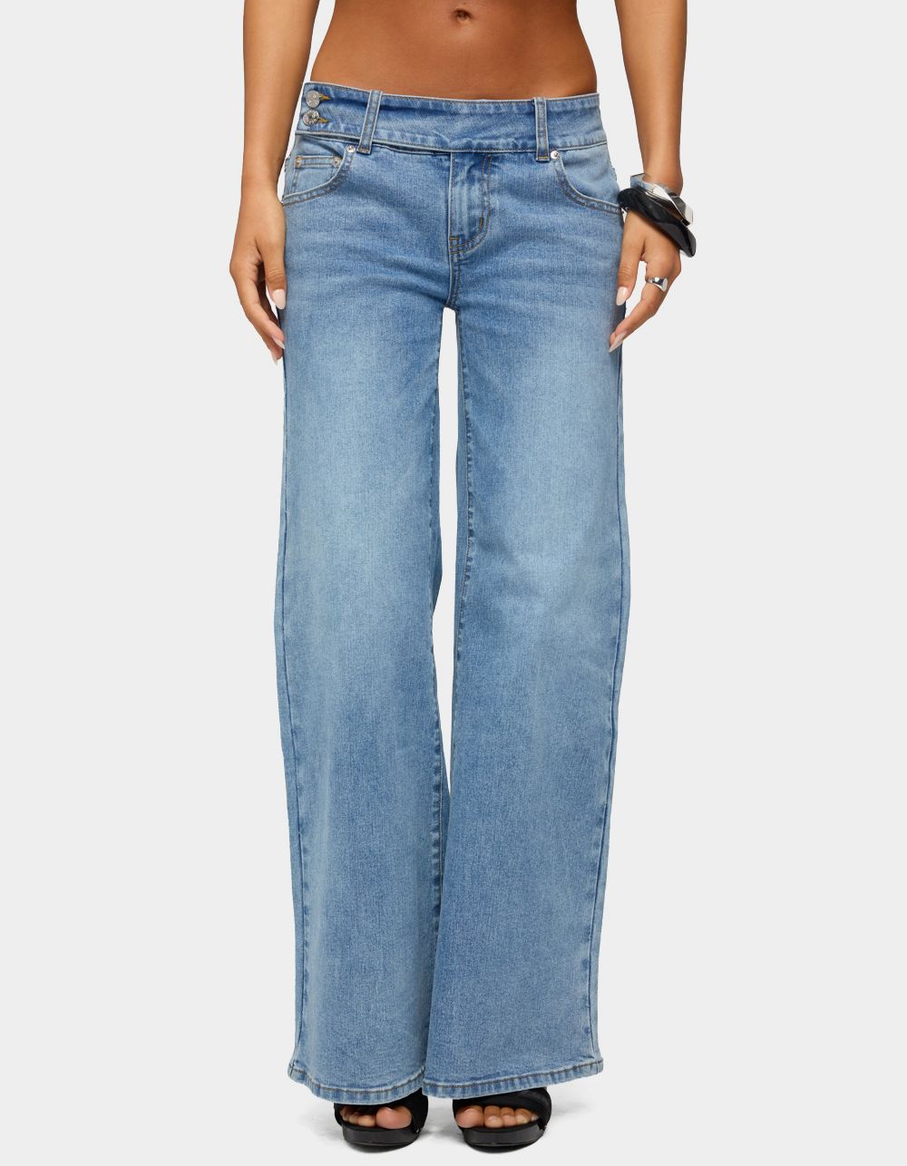 EDIKTED Dale Low Rise Straight Leg Stretchy Jeans - LIGHT BLUE