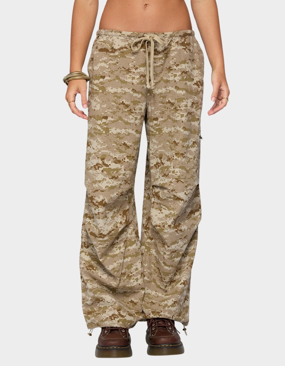 EDIKTED Demey Camo Baggy Pants - BEIGE